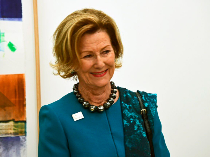 Queen Sonja during the opening at Galerie MøllerWitt. Photo: Sven Gj. Gjeruldsen, The Royal Court 